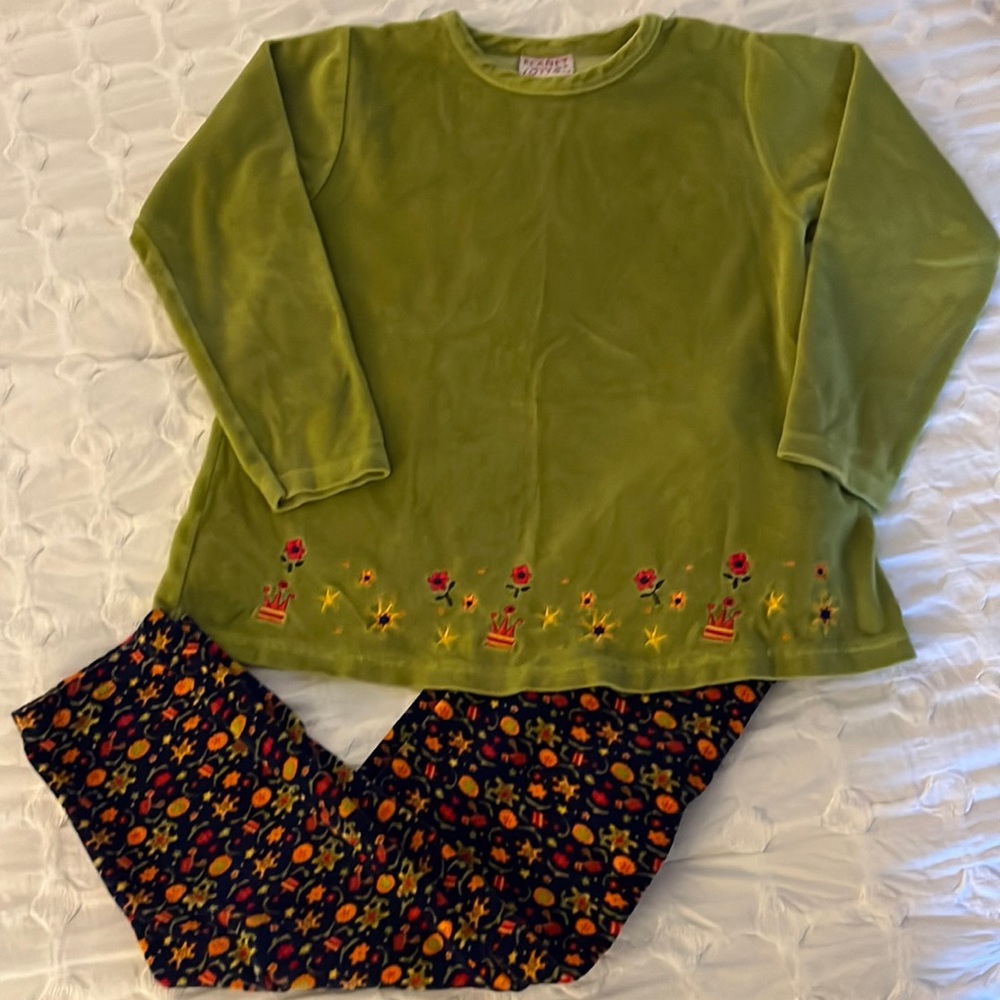 Girls velour 2 piece outfit. Size 6X